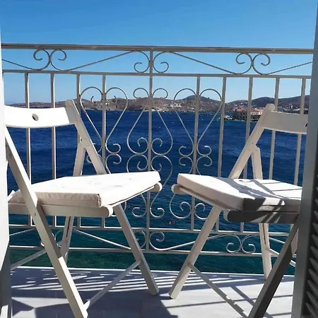 Seaside Serenade 1, Hermópolis