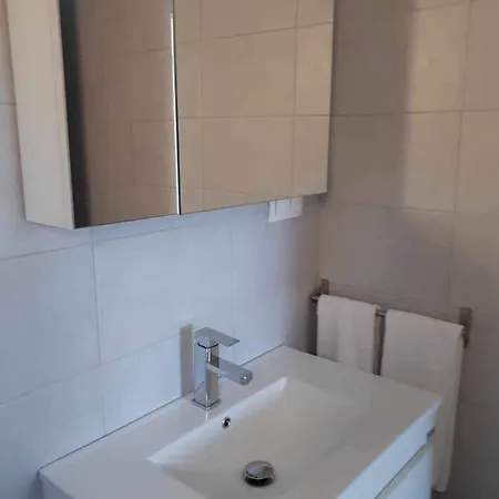 Seaside Serenade 1, * 埃尔莫波利斯